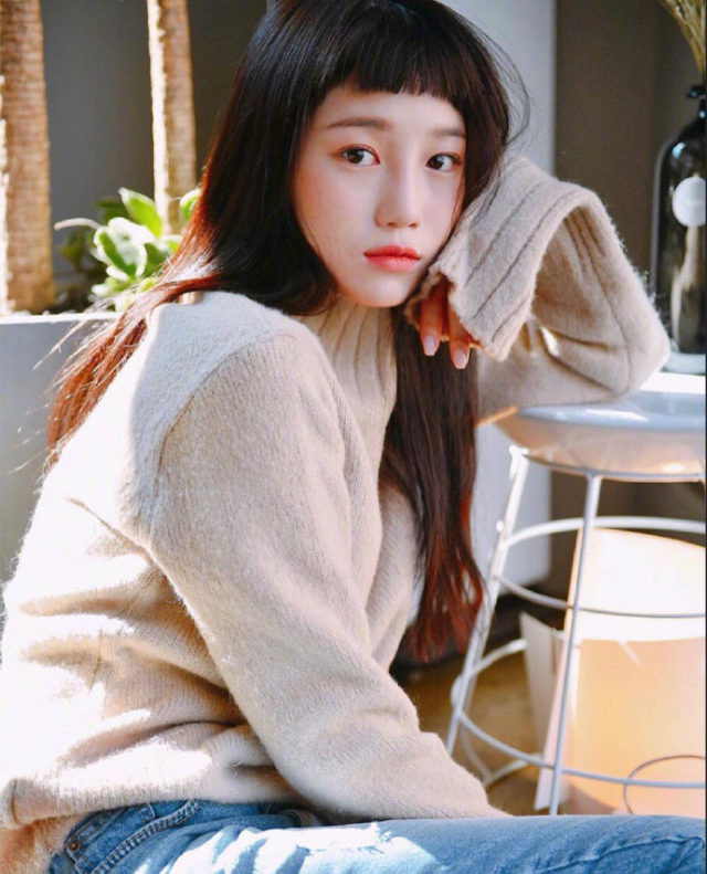 可爱感十足的超短刘海清纯美女图片 11