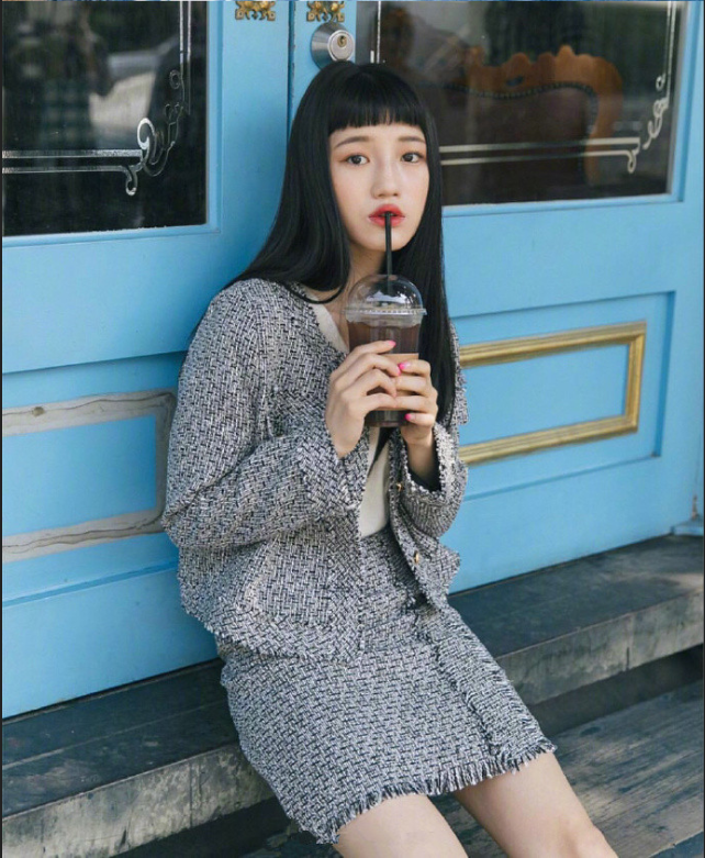 可爱感十足的超短刘海清纯美女图片 12