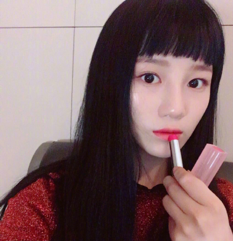 可爱感十足的超短刘海清纯美女图片 13