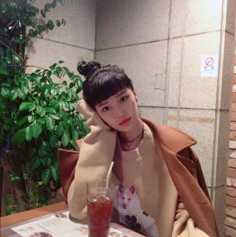 可爱感十足的超短刘海清纯美女图片 14