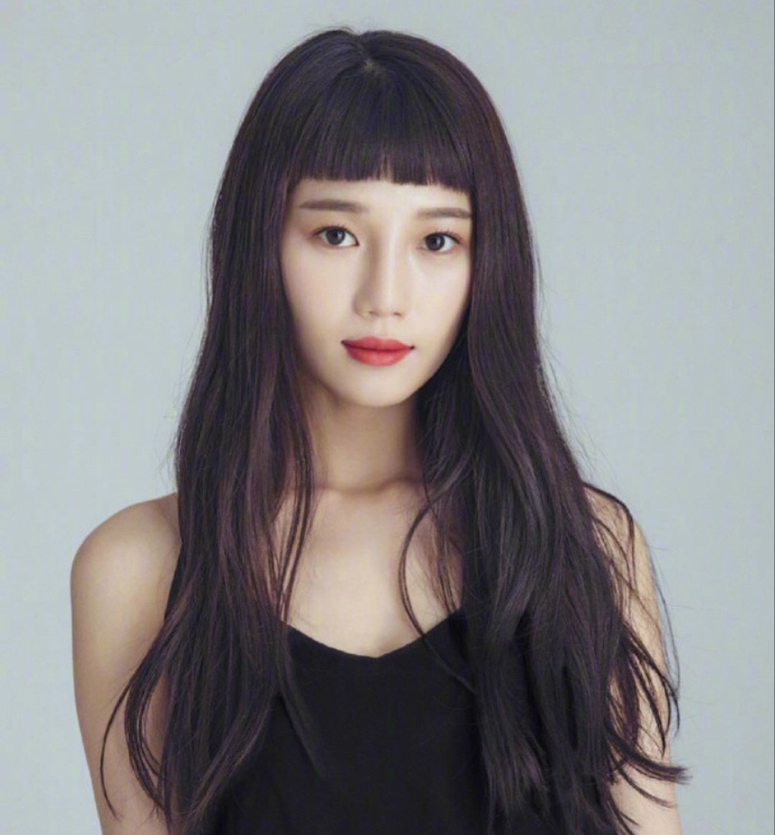 可爱感十足的超短刘海清纯美女图片 15