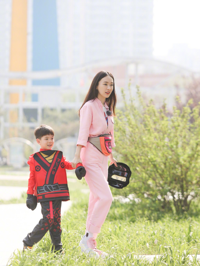 内地美女明星霍思燕少女心十足的日常穿搭参考 9