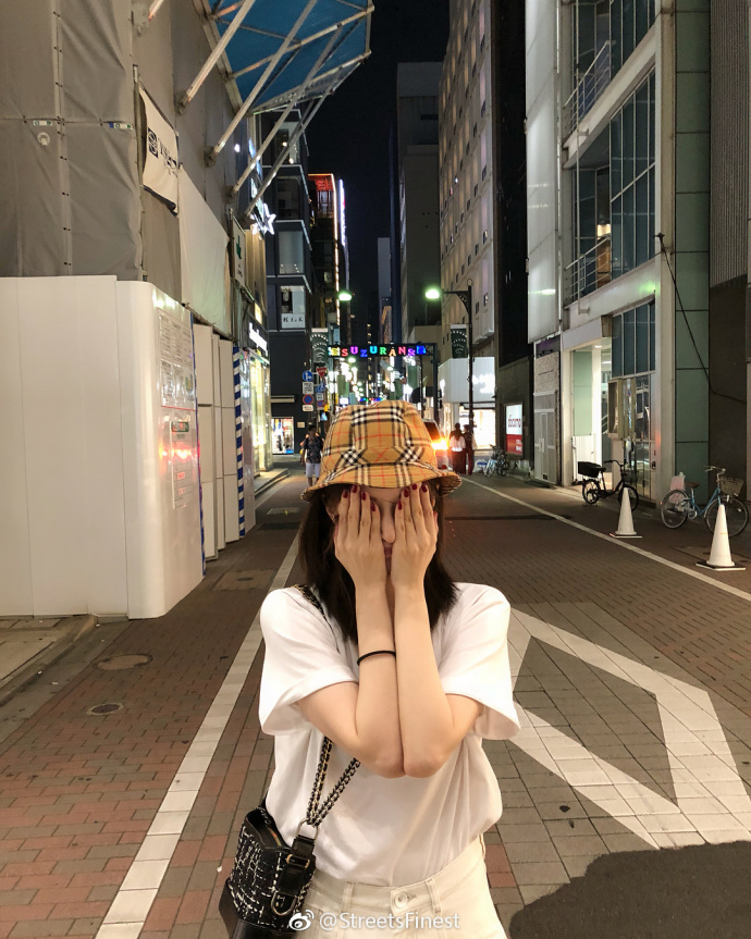 大长腿美女明星江疏影东京游玩照出游穿搭示范 5