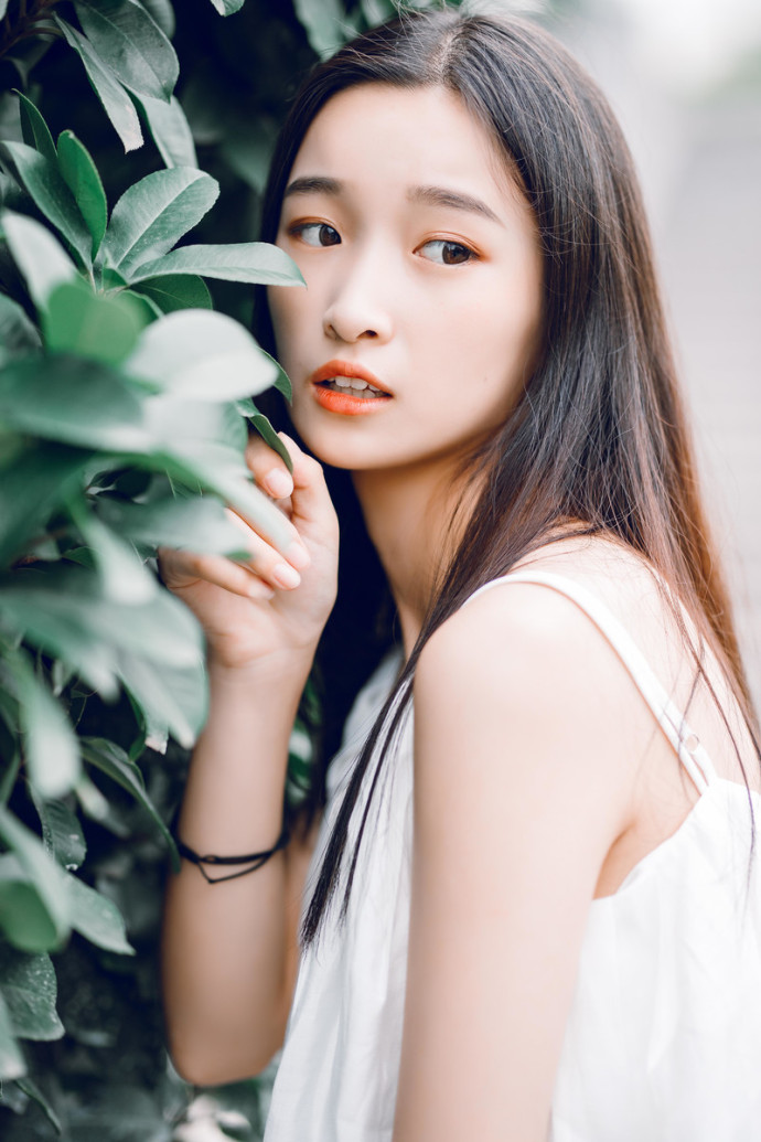 清纯吊带美女清新阳光户外写真 2