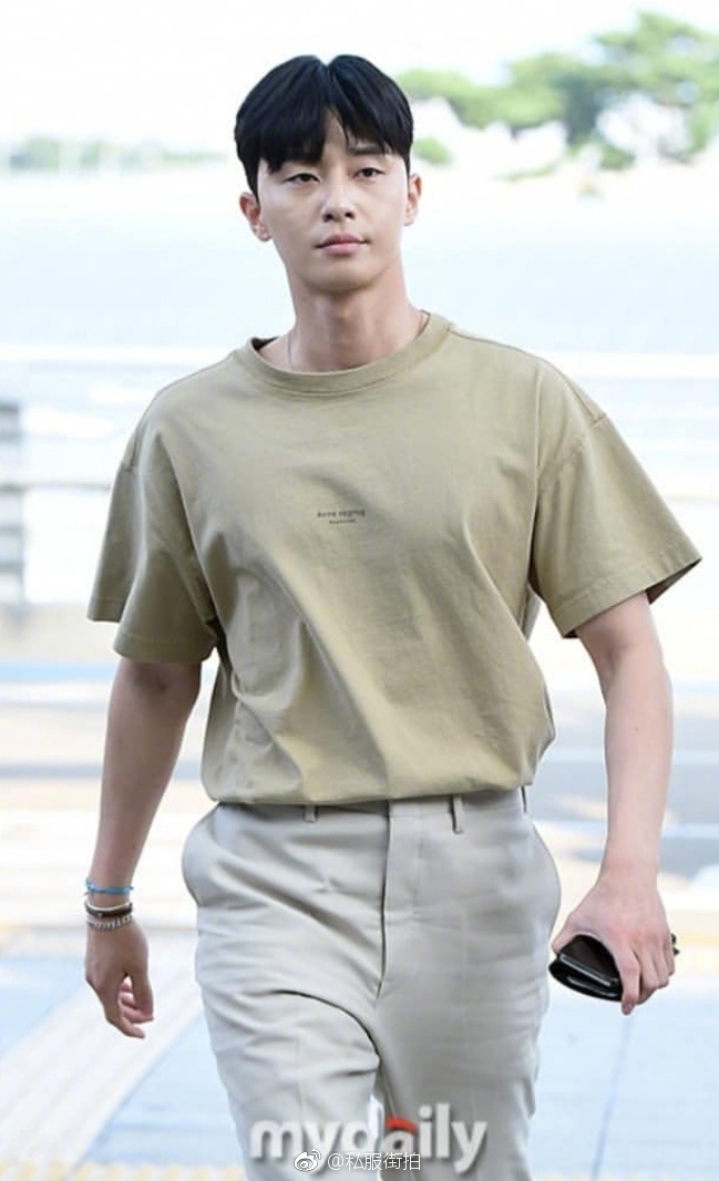 韩国男明星帅哥朴叙俊随金秘书剧组褒奖休假前 4