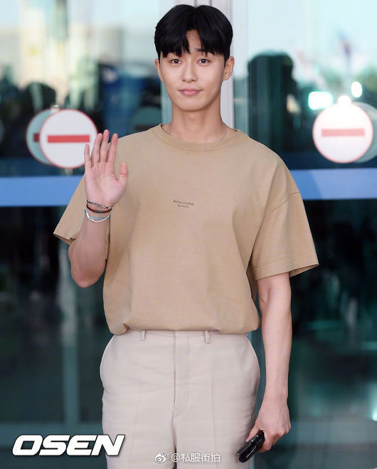 韩国男明星帅哥朴叙俊随金秘书剧组褒奖休假前 6