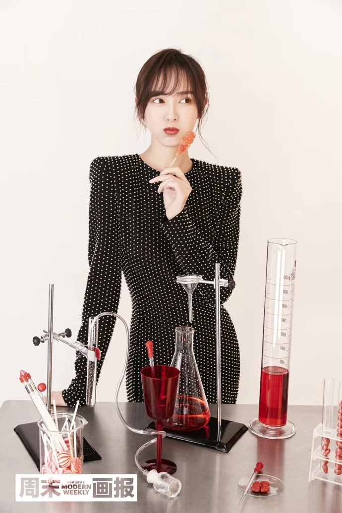 上海美女明星唐嫣成熟魅惑最新时尚画报出炉 3