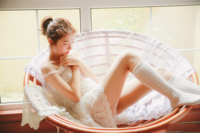 清纯美女嫩模白丝长腿娇羞性感居家写真 ​​​ 8