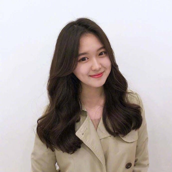 深色系长卷发美女自拍图片 3