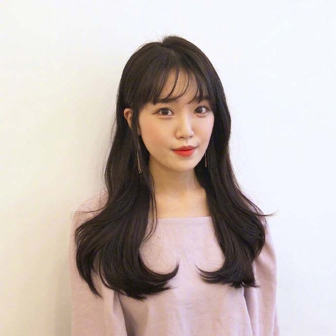 深色系长卷发美女自拍图片 8