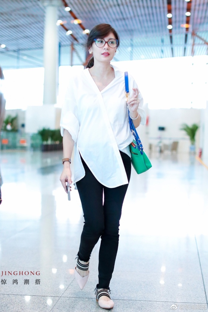 贾静雯图片_台湾大眼美女明星辣妈贾静雯大红唇 4