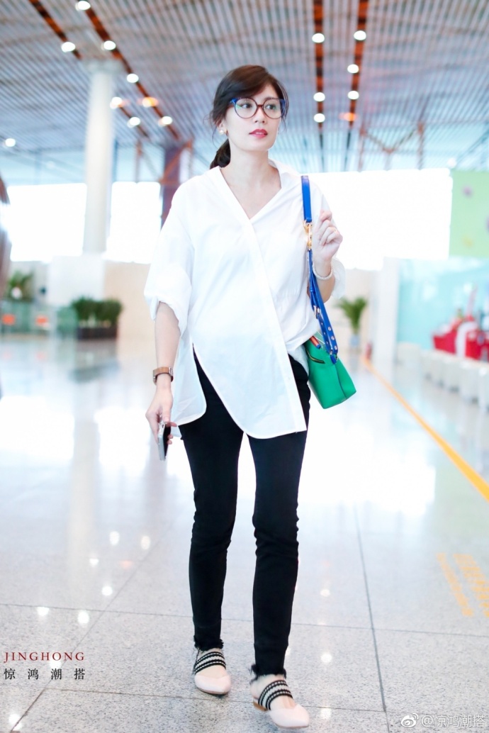 贾静雯图片_台湾大眼美女明星辣妈贾静雯大红唇 5