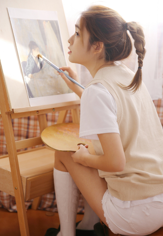 清纯美女短裤丝袜私房撩人极品写真 3