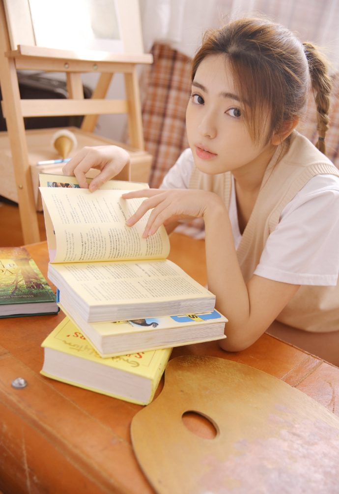 清纯美女短裤丝袜私房撩人极品写真 7