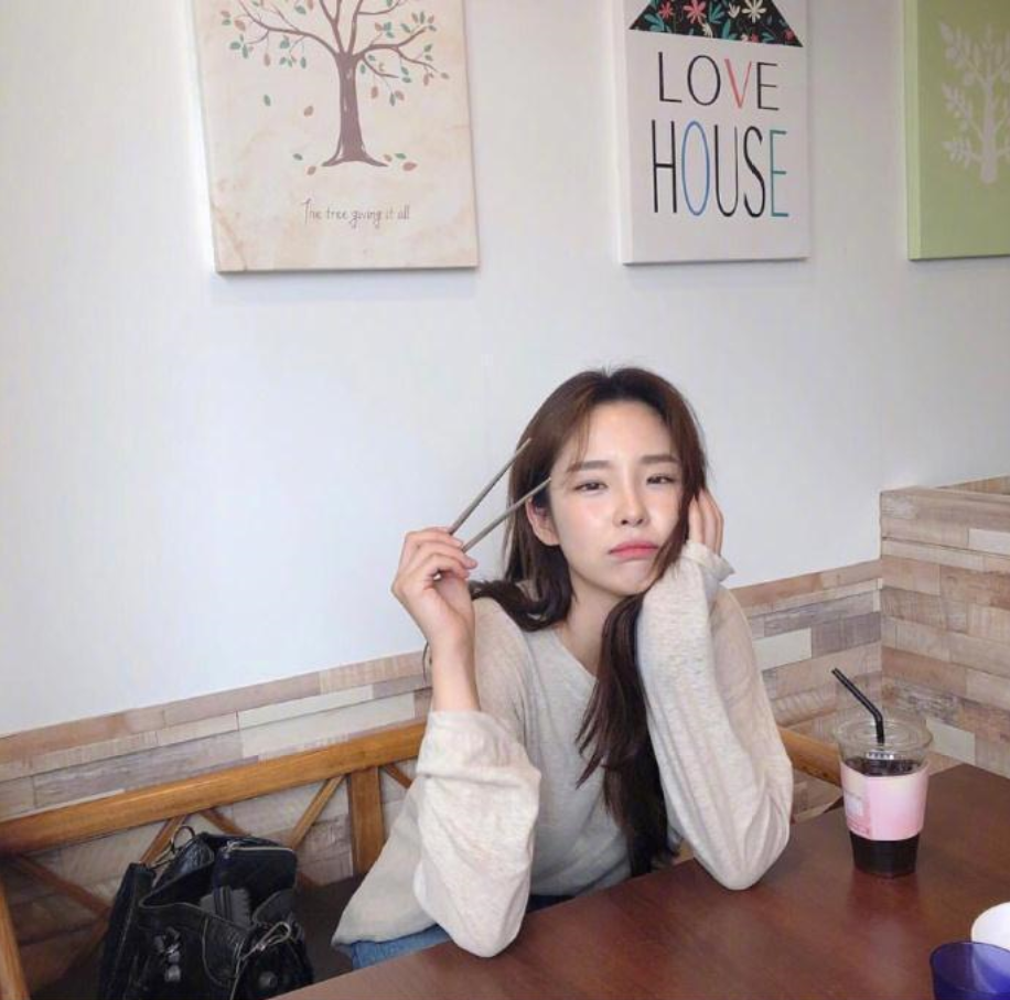 清纯美女的拍照pose_照相pose不要再是剪刀手了