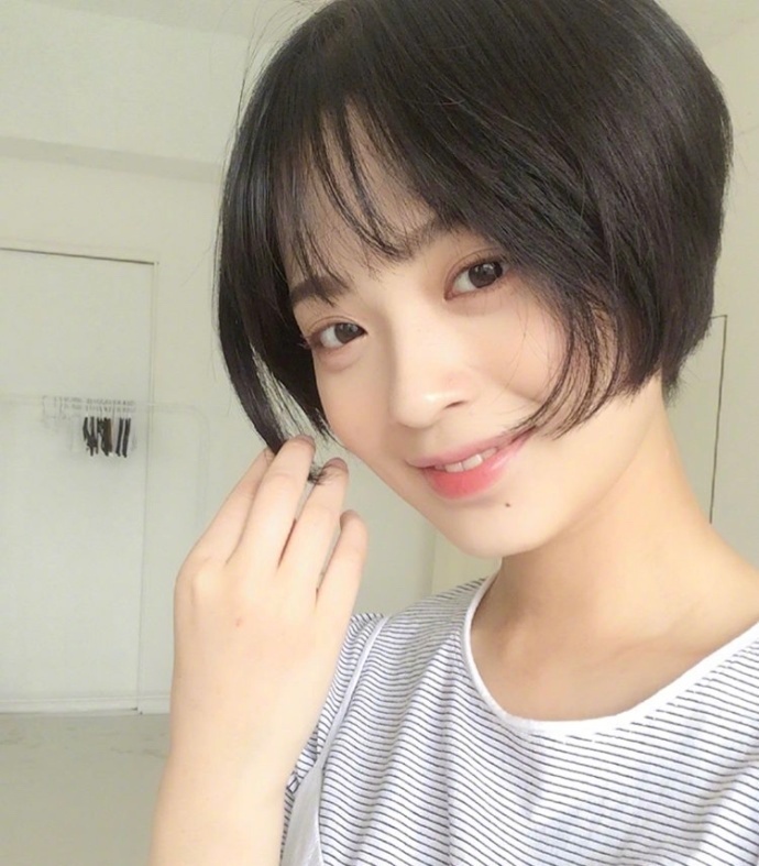 韩国短发女生可爱自拍照 2