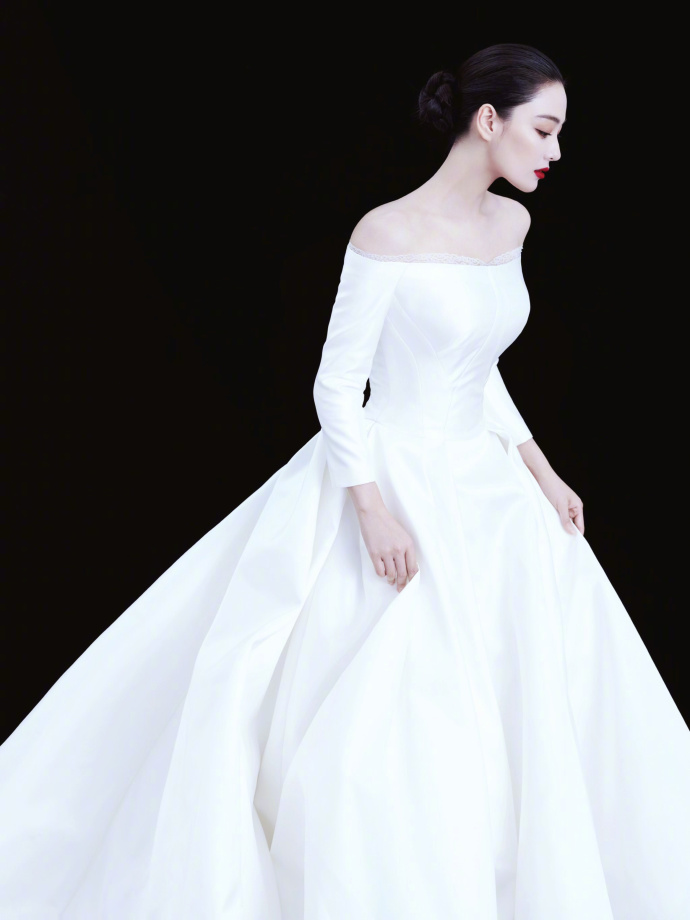 大眼美女明星张馨予何捷婚纱图片 5