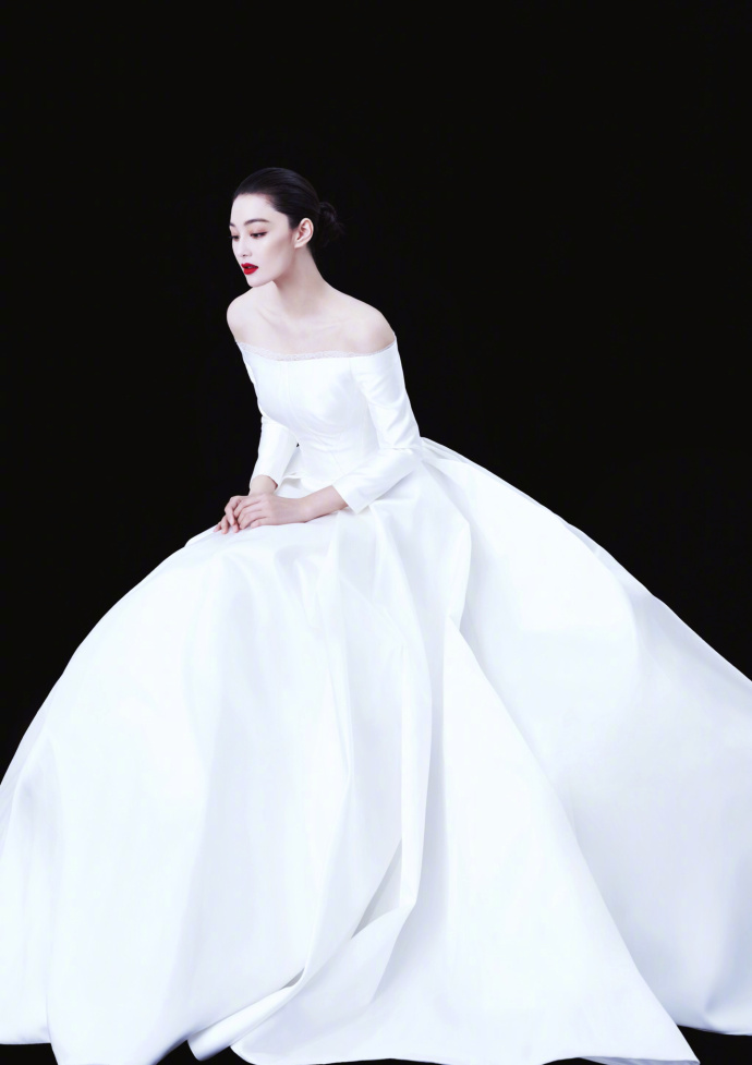 大眼美女明星张馨予何捷婚纱图片 6