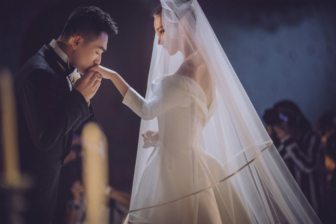 大眼美女明星张馨予何捷婚纱图片 12