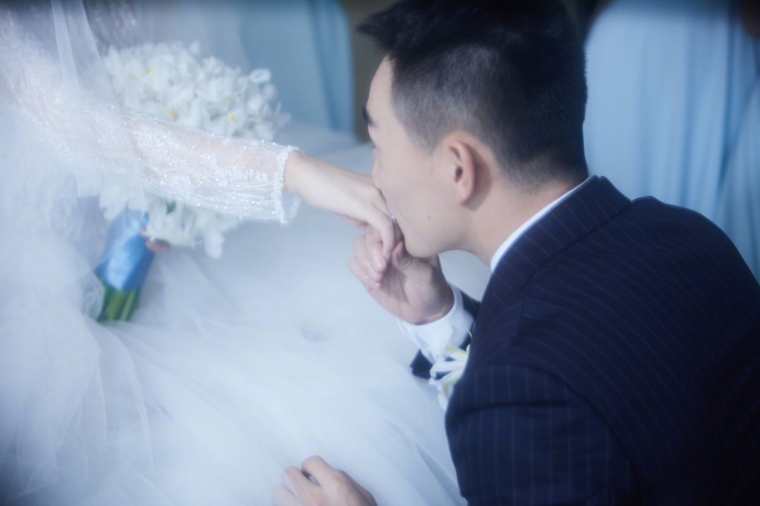 大眼美女明星张馨予何捷婚纱图片 15