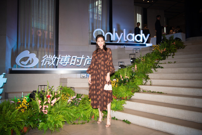 李纯图片_安徽美女明星李纯2018微博时尚V赏形象 2