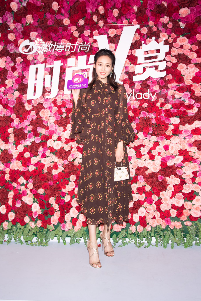 李纯图片_安徽美女明星李纯2018微博时尚V赏形象 6