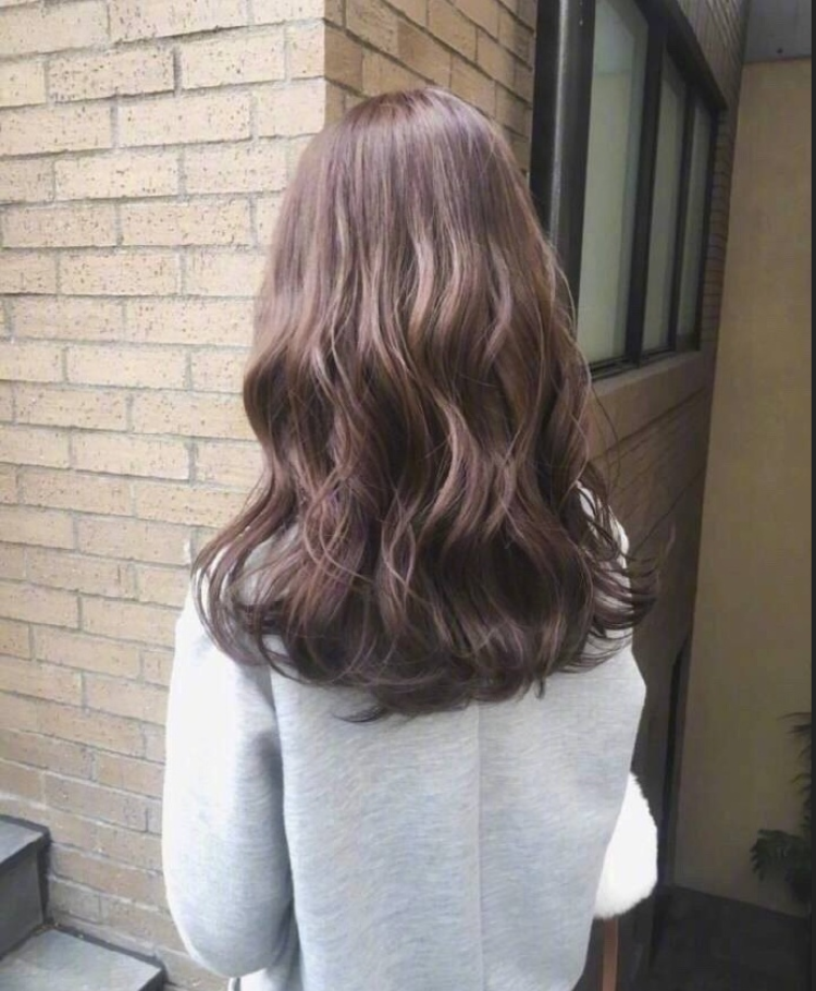 18款中长卷发发型图片_最流行女人味发型 3