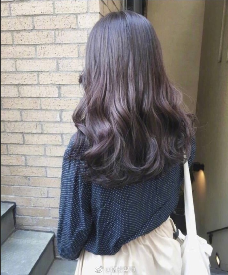 18款中长卷发发型图片_最流行女人味发型 4