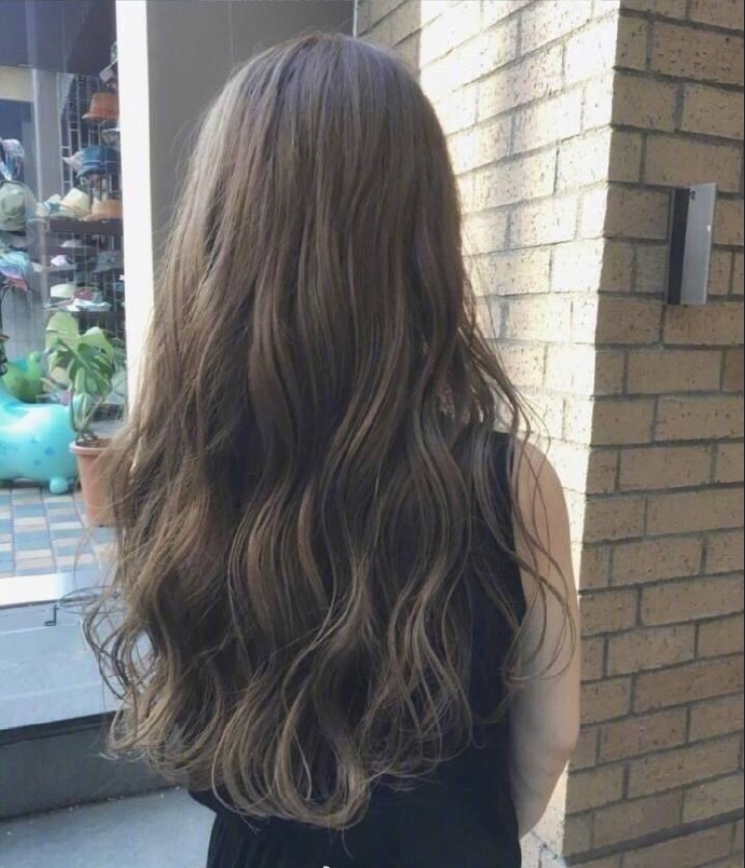 18款中长卷发发型图片_最流行女人味发型 6