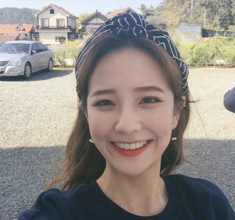 圆脸美女自拍_圆脸适合发型蛋卷头发型图片 14