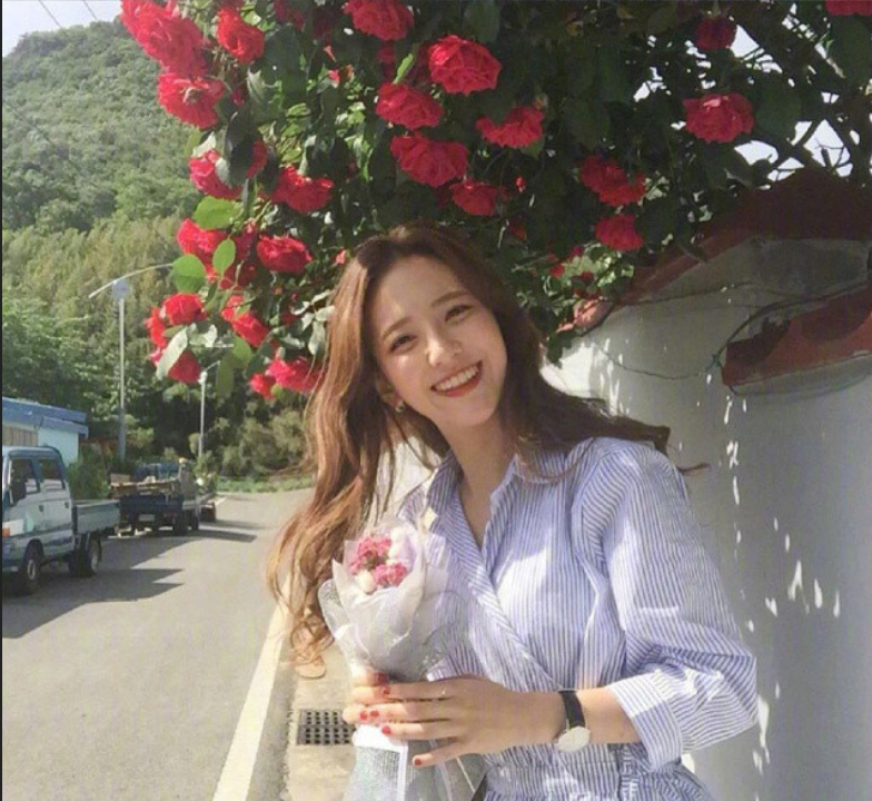 圆脸美女自拍_圆脸适合发型蛋卷头发型图片 20