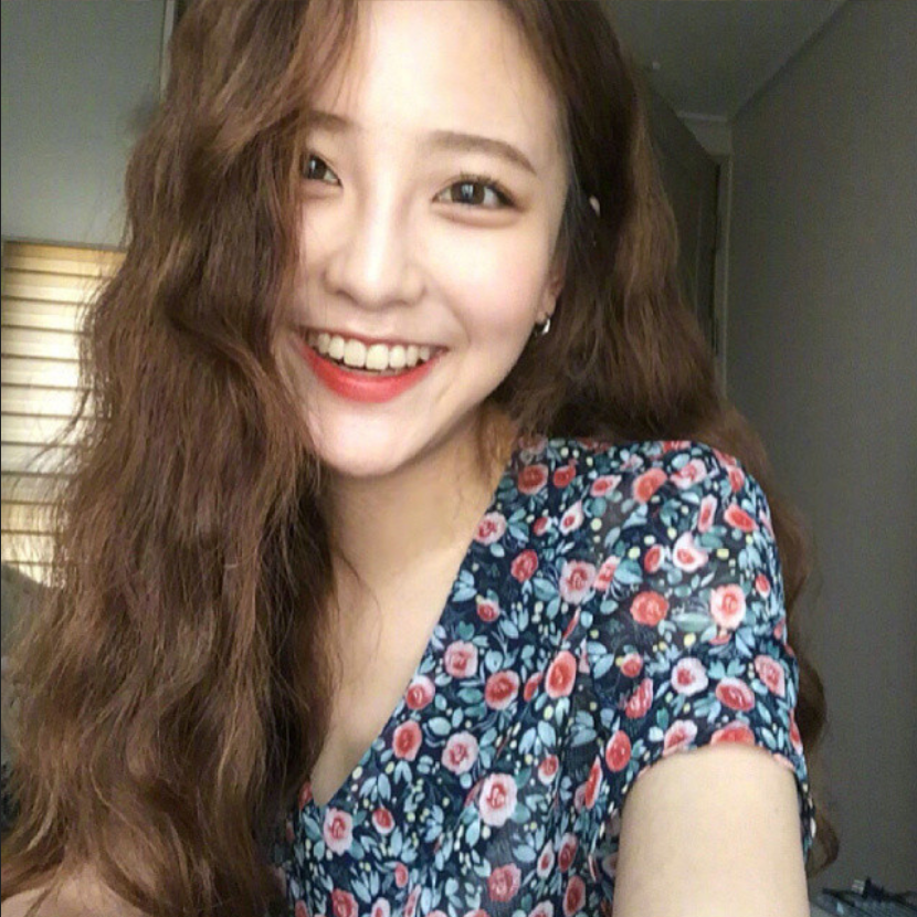 圆脸美女自拍_圆脸适合发型蛋卷头发型图片 25