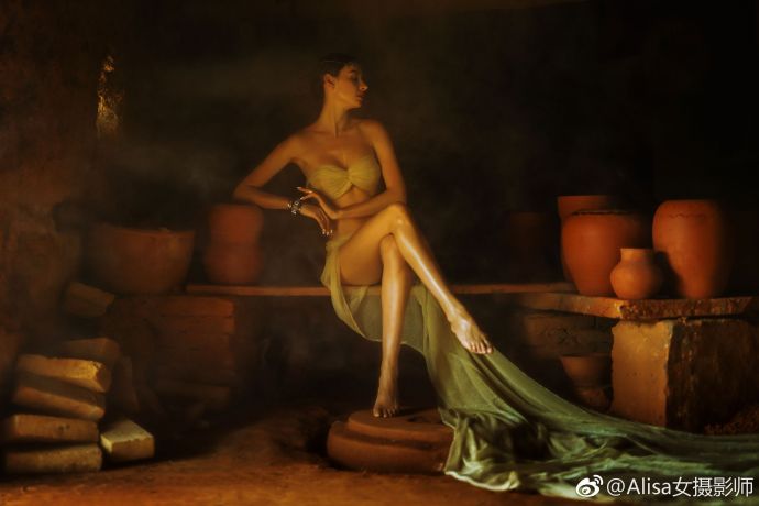 外国美女陶艺纱裙性感图库 2