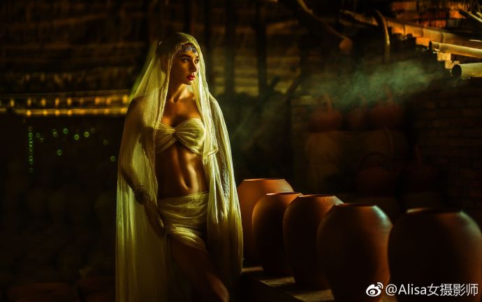 外国美女陶艺纱裙性感图库 5