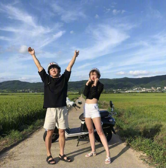 情侣拍照姿势_唯美情侣图片 30