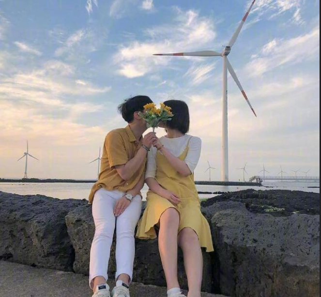 情侣拍照姿势_唯美情侣图片 34