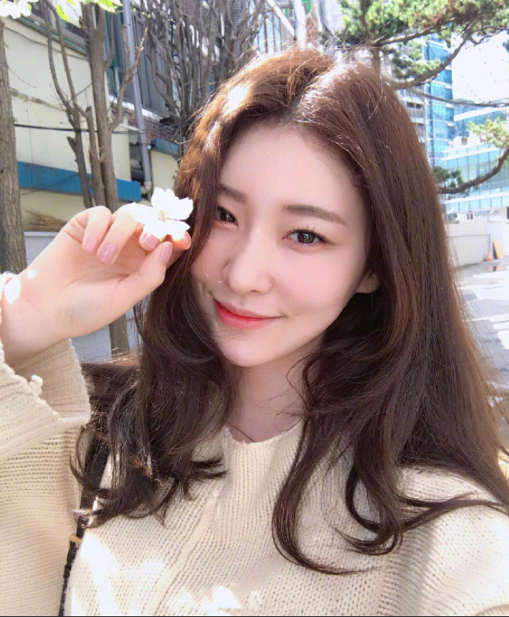 韩国小美女照片长卷发真好看 2