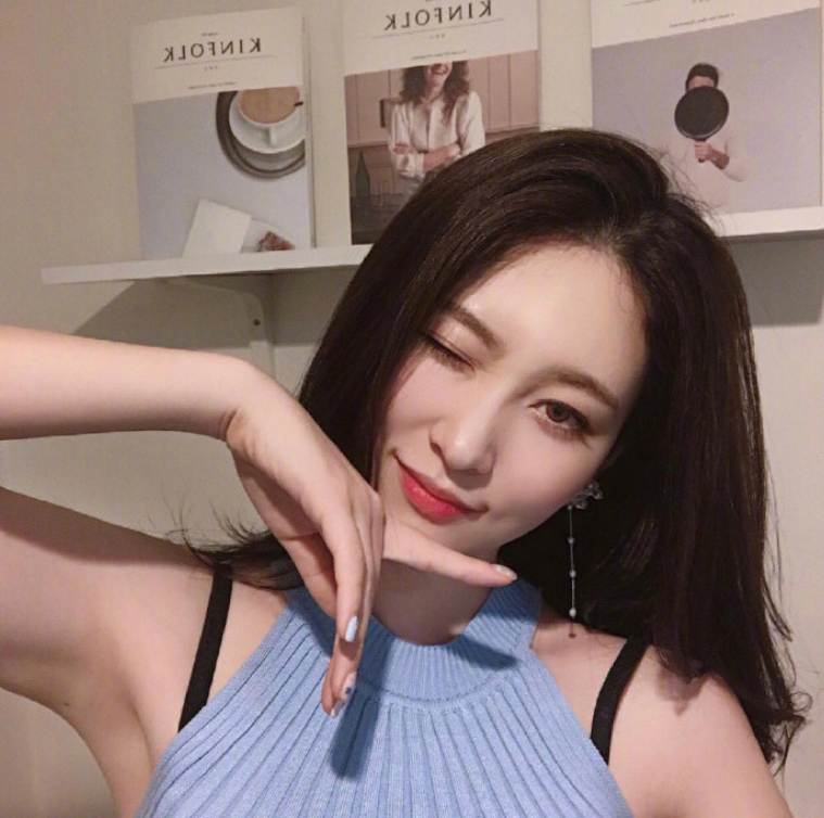 韩国小美女照片长卷发真好看 13