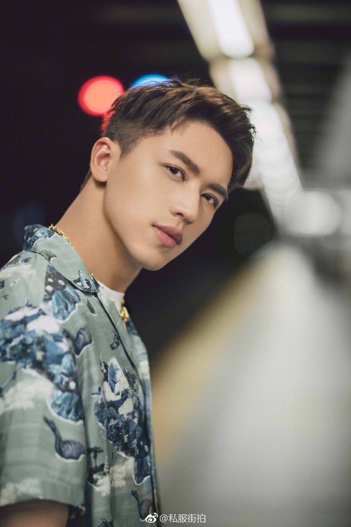 上海男孩许魏洲zz私服街拍 2