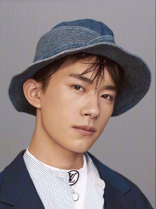 中国男团tfboys成员易烊千玺照片 3