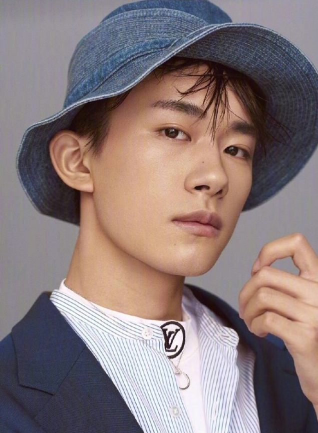 中国男团tfboys成员易烊千玺照片 5