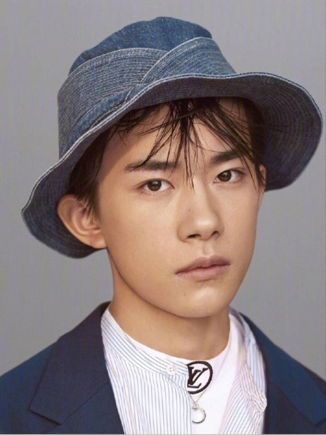 中国男团tfboys成员易烊千玺照片 6