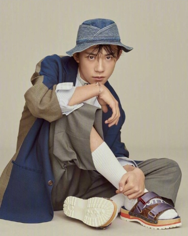 中国男团tfboys成员易烊千玺照片 7