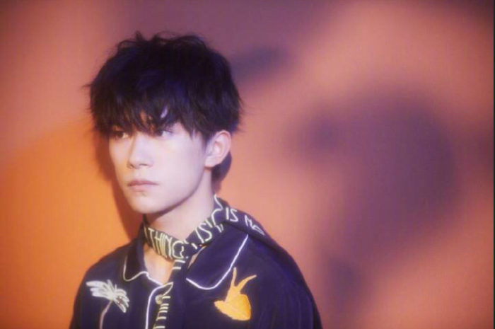 中国男团tfboys成员易烊千玺照片 10