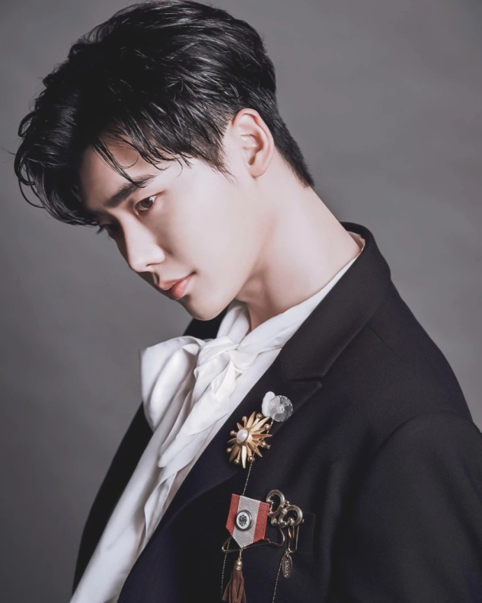 韩国男影星李钟硕图片 2