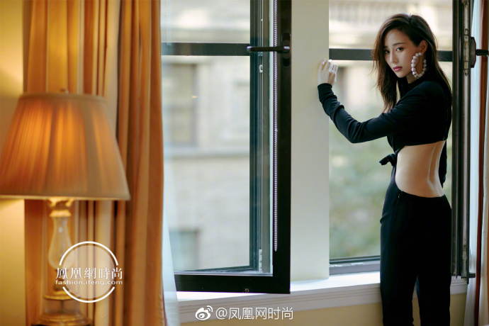 台湾美女明星張鈞甯2019春夏大秀黑色连体裤Loo 4