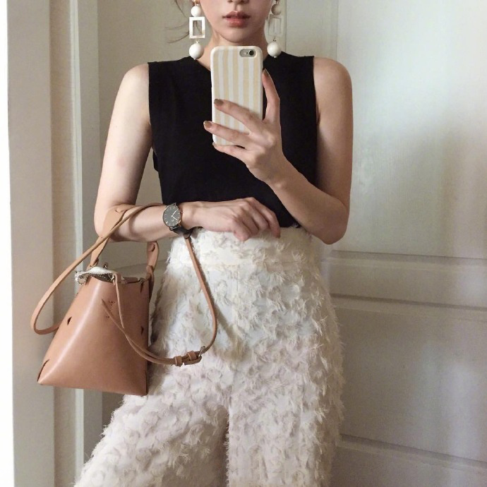 初秋浪漫慵懒的法式搭配出街look 4