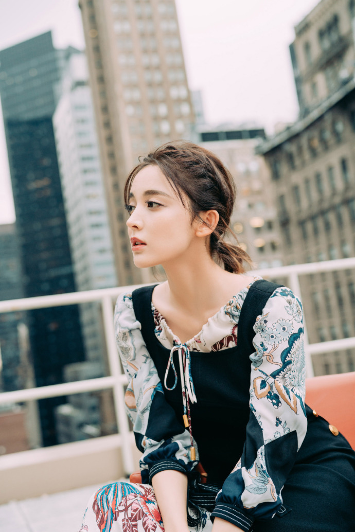 古力娜扎图片_新疆维吾尔族美女古力娜扎背带裙 5