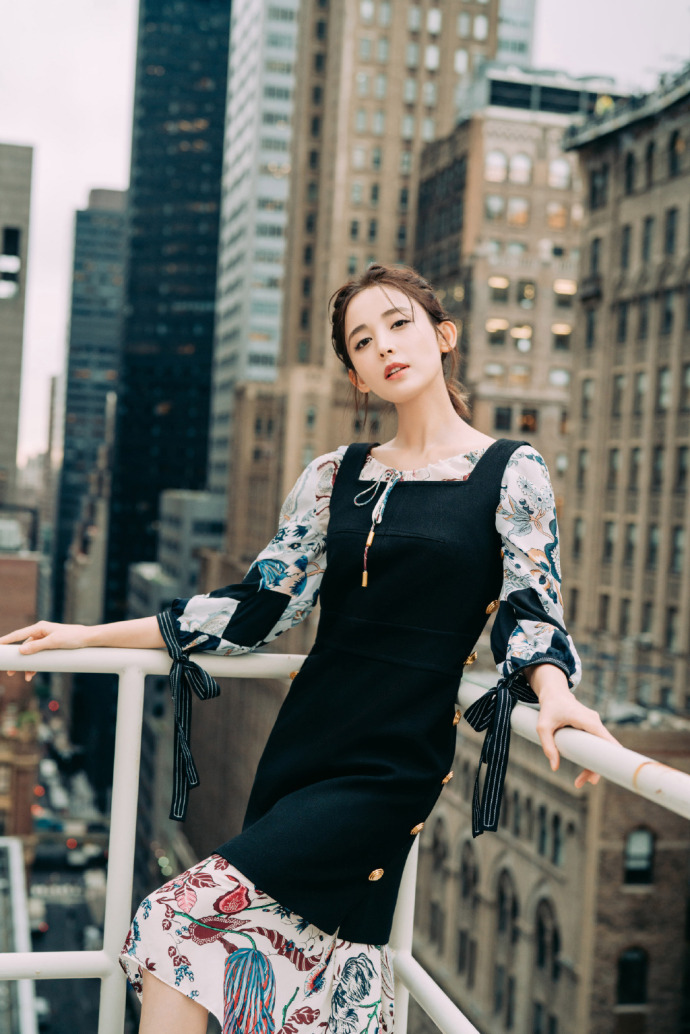 古力娜扎图片_新疆维吾尔族美女古力娜扎背带裙 8