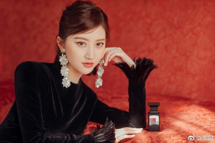 景甜图片_大眼美女景甜照片黑色长袖短款丝绒高 9